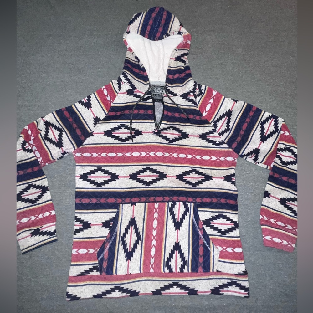 Very warm sweatshirt only worn a handful of times! Quarter zip, NOT FULL ZIP